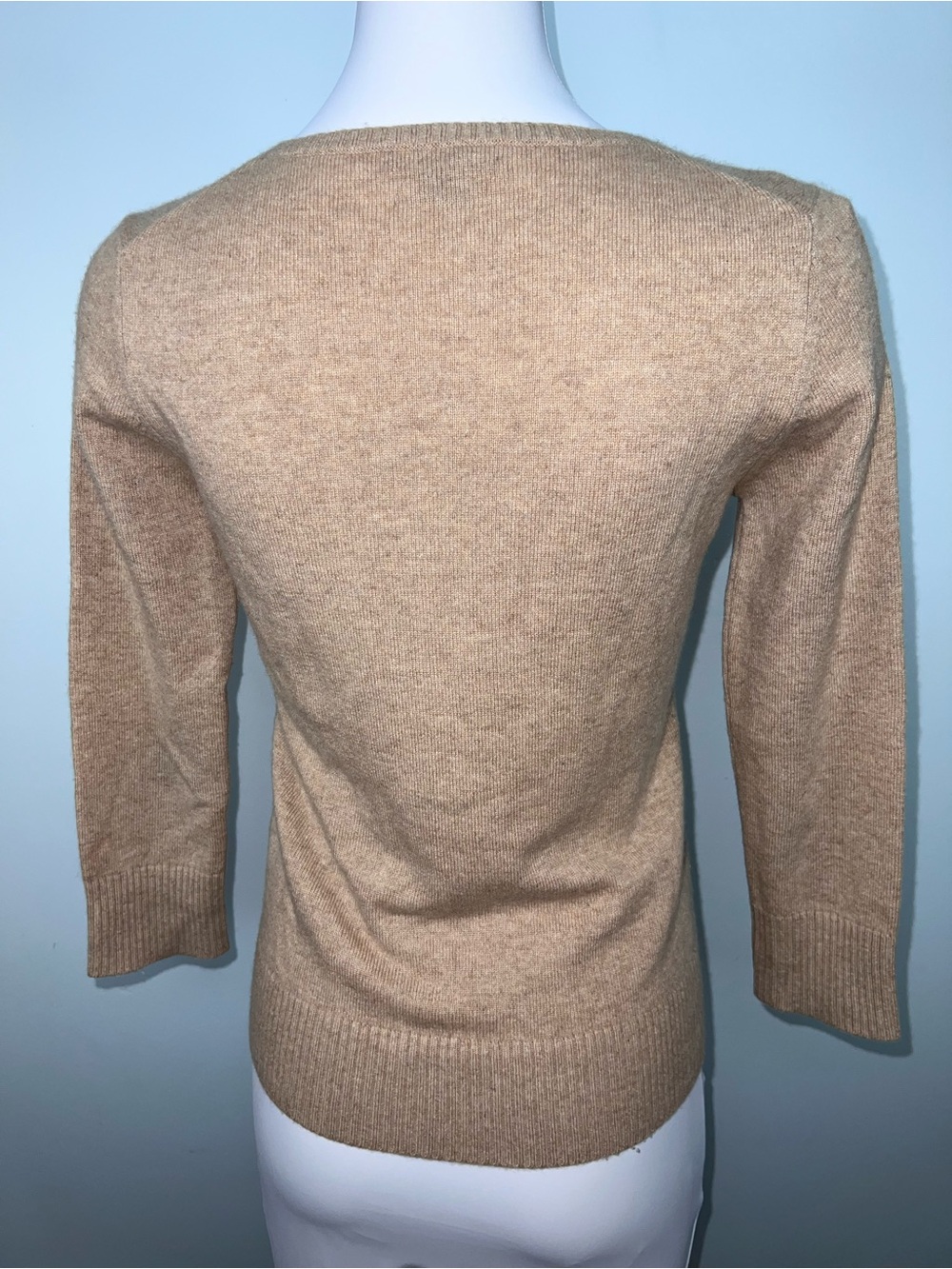 Henri Bendel 100% Cashmere Sweater Medium Camel Beige V Neck Luxury Knit - Picture 3 of 8